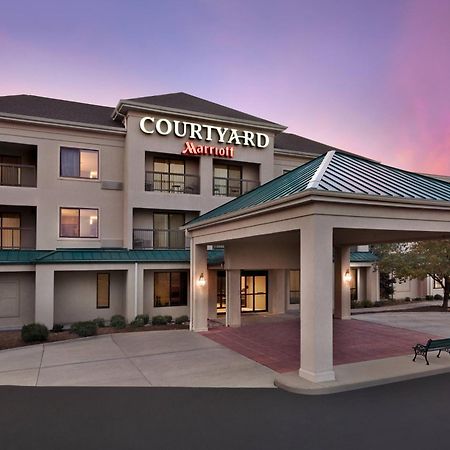 Courtyard By Marriott Топіка Екстер'єр фото