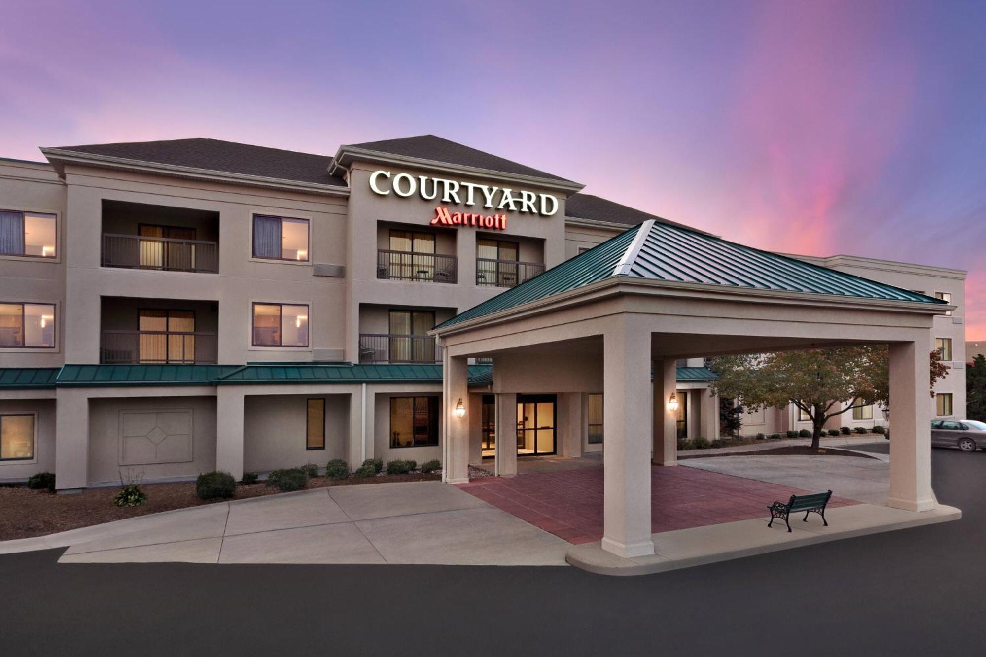 Courtyard By Marriott Топіка Екстер'єр фото