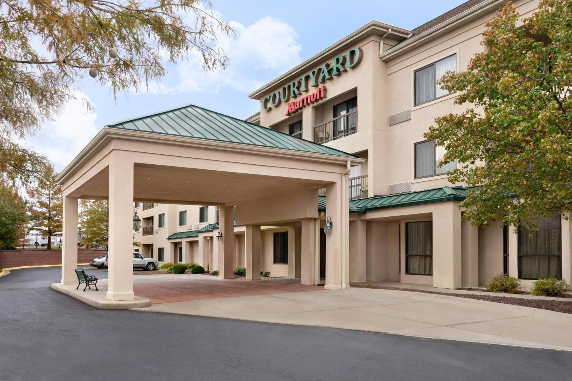 Courtyard By Marriott Топіка Екстер'єр фото