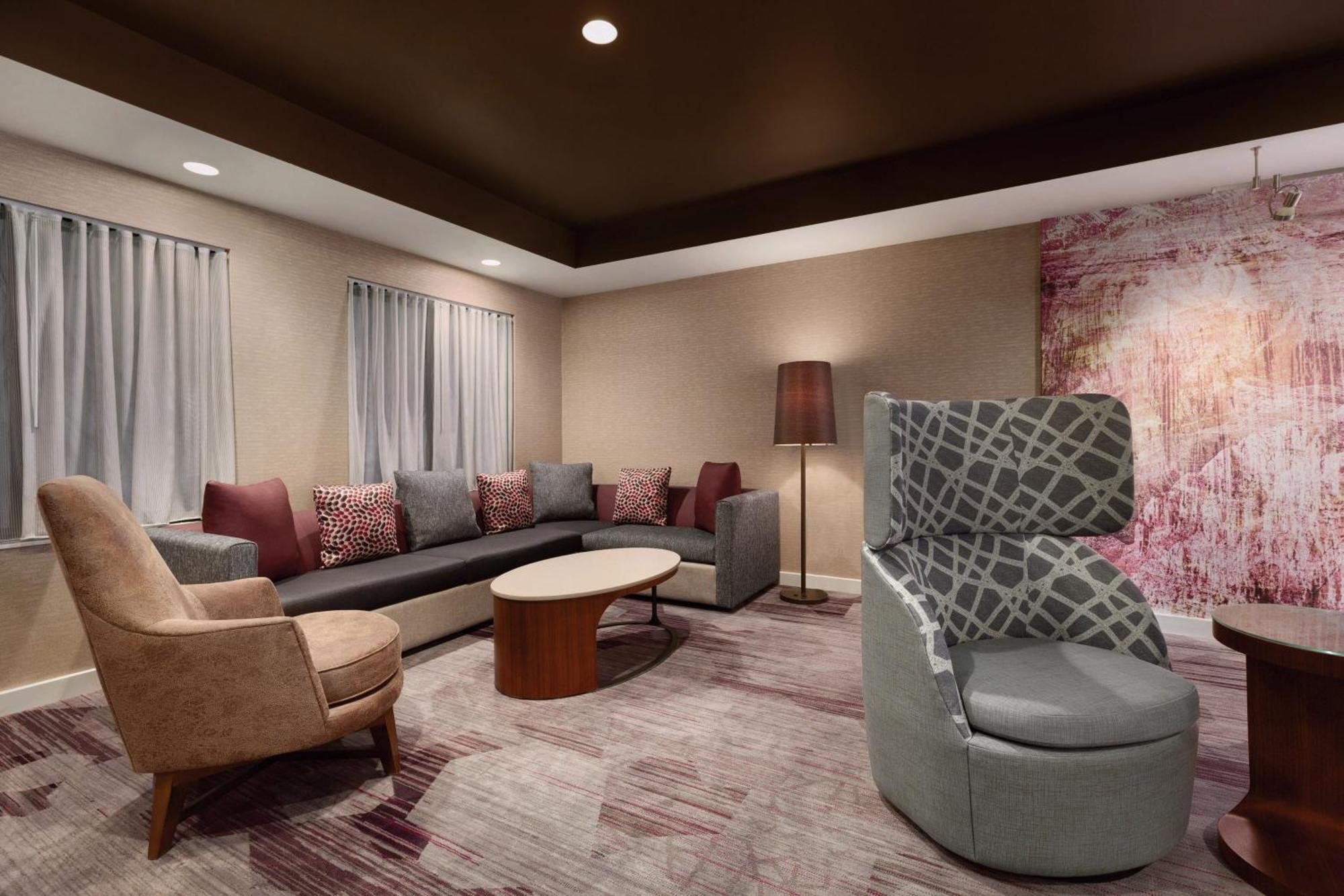 Courtyard By Marriott Топіка Екстер'єр фото