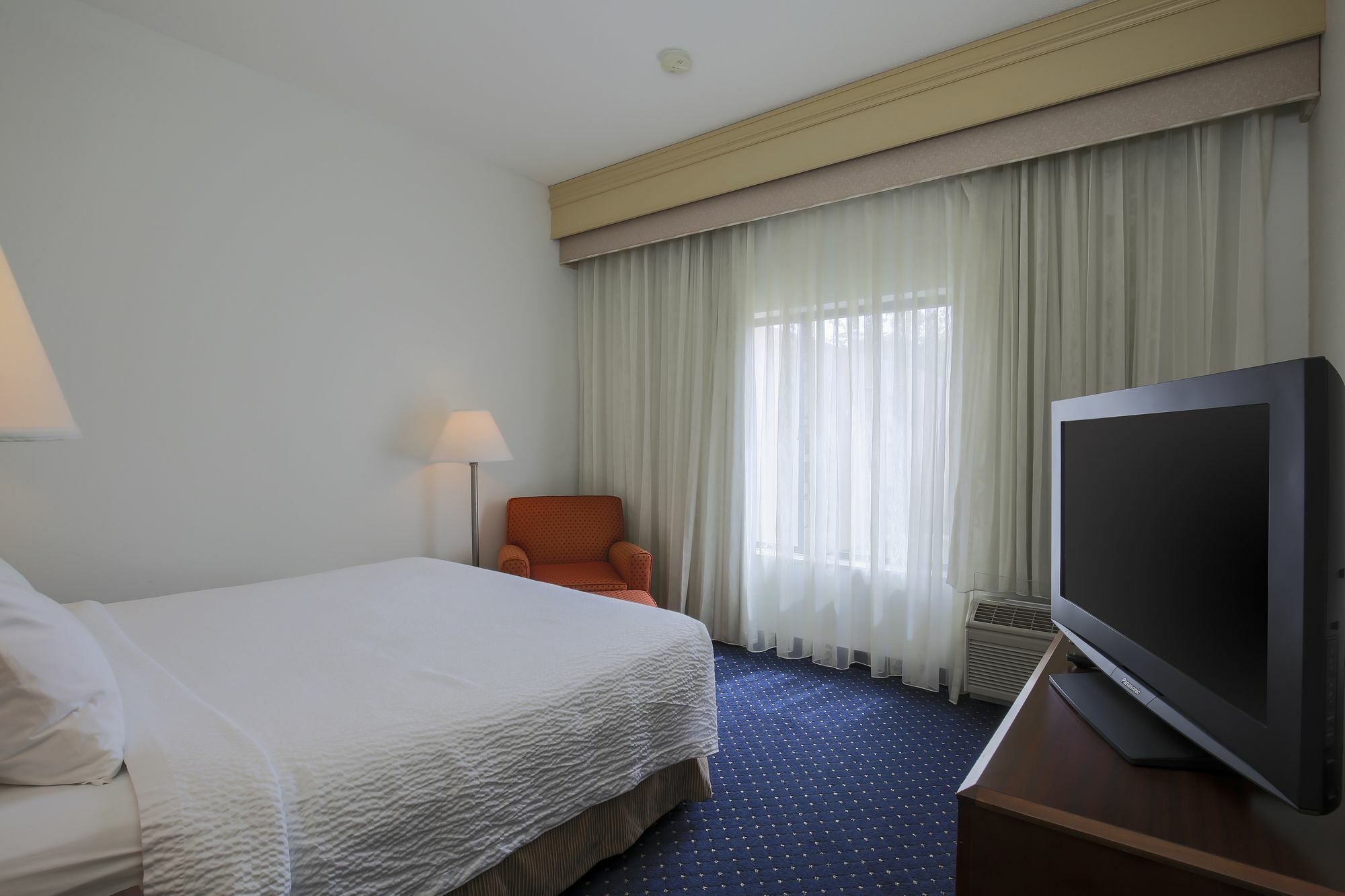 Courtyard By Marriott Топіка Екстер'єр фото