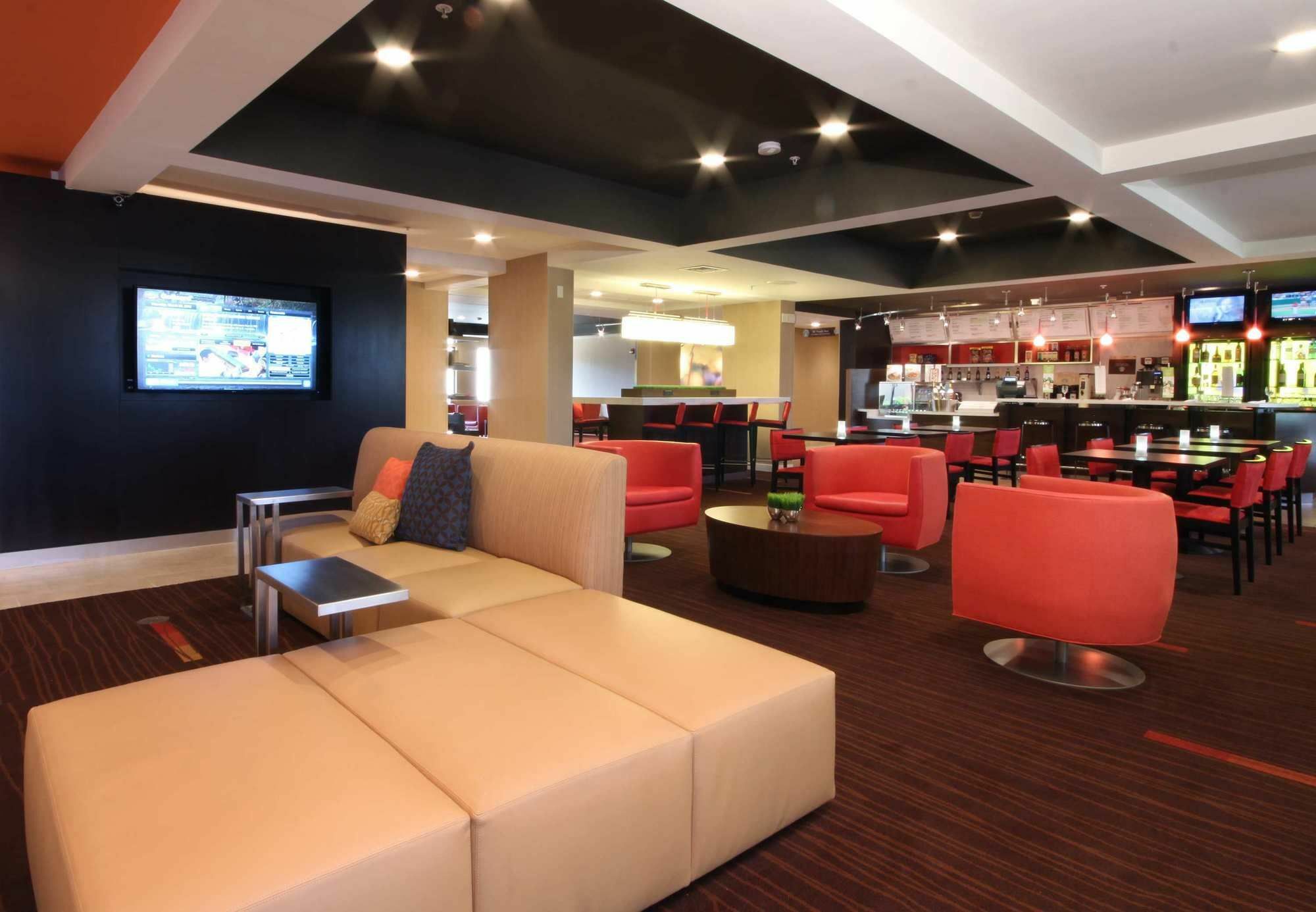 Courtyard By Marriott Топіка Екстер'єр фото