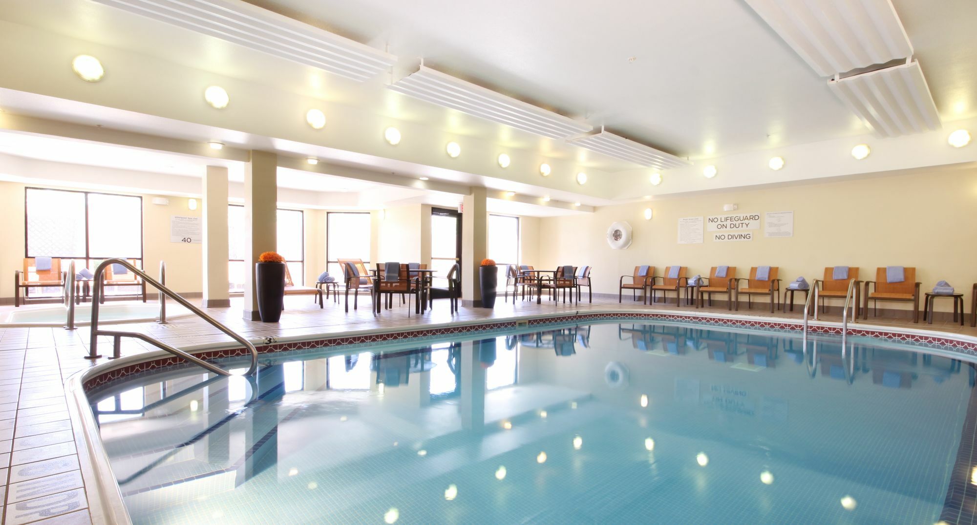 Courtyard By Marriott Топіка Екстер'єр фото