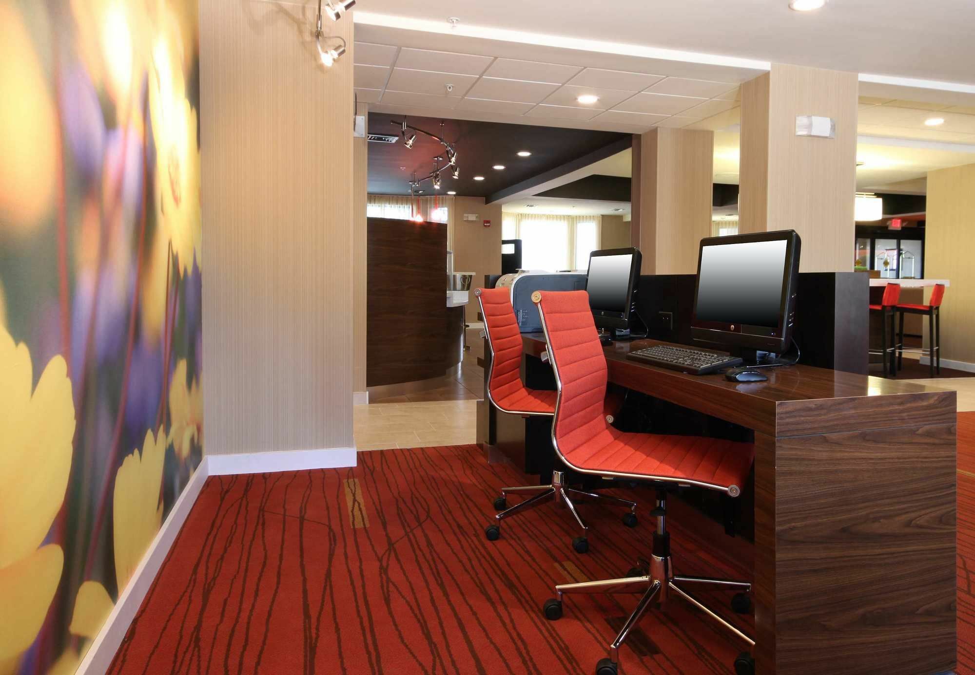 Courtyard By Marriott Топіка Екстер'єр фото